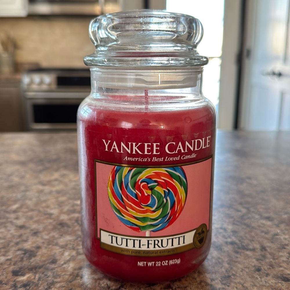 - Tutti-Frutti Yankee candle 22 oz
